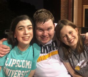 3 Lipscomb students smiling